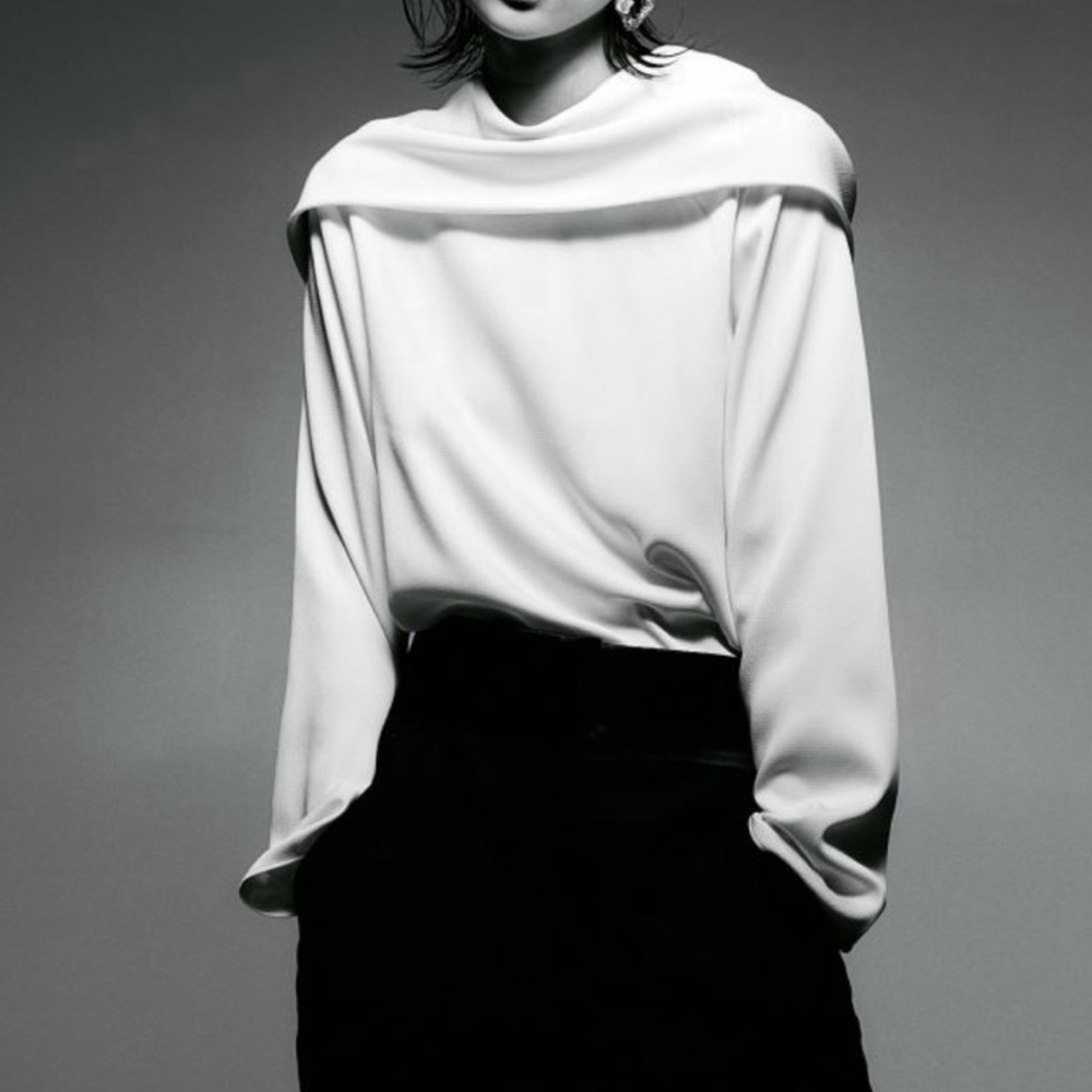 H&M Blouse with Low-cut Back / bow
